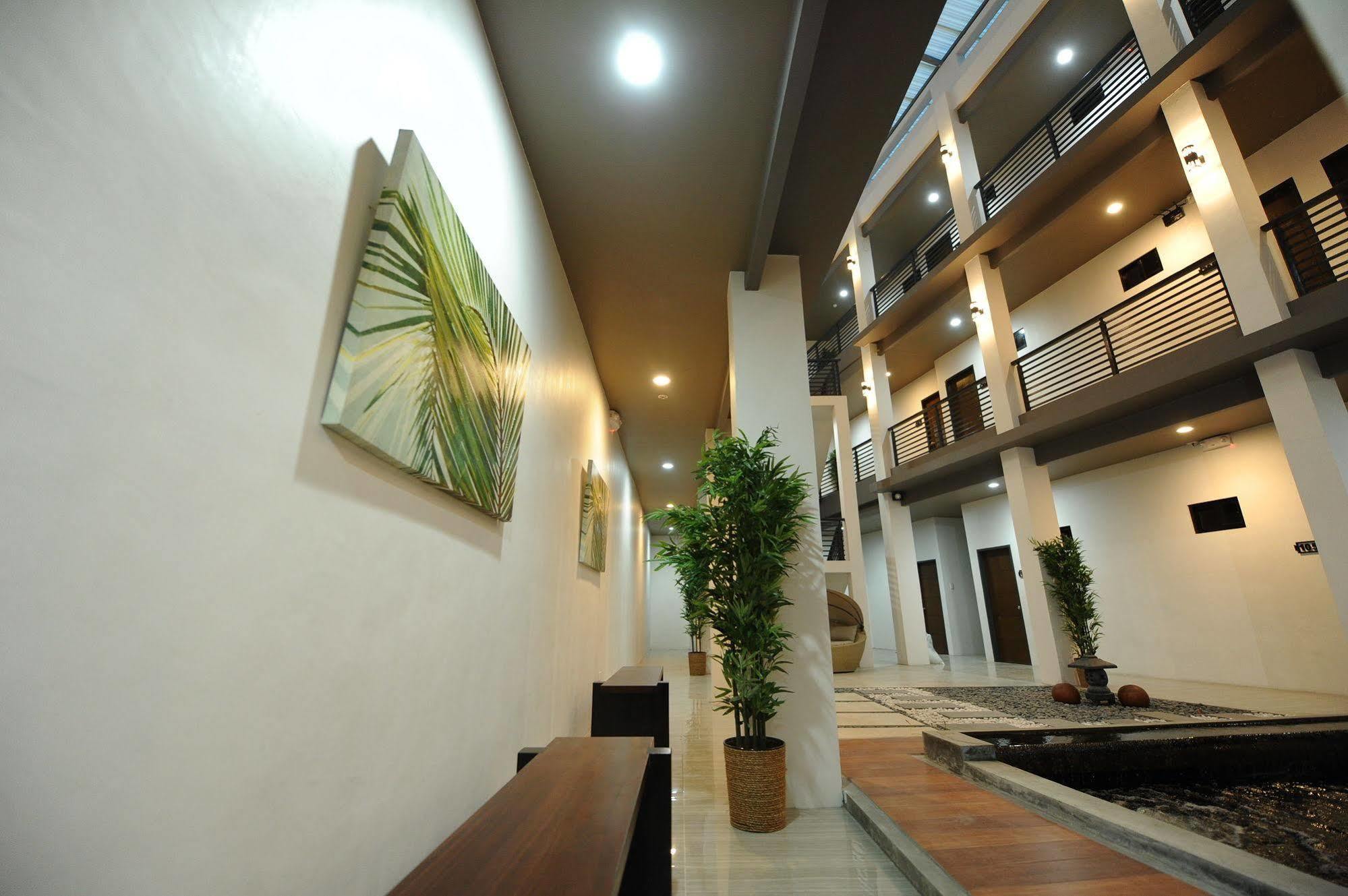 Urban Living Zen Hotel Davao Exterior photo